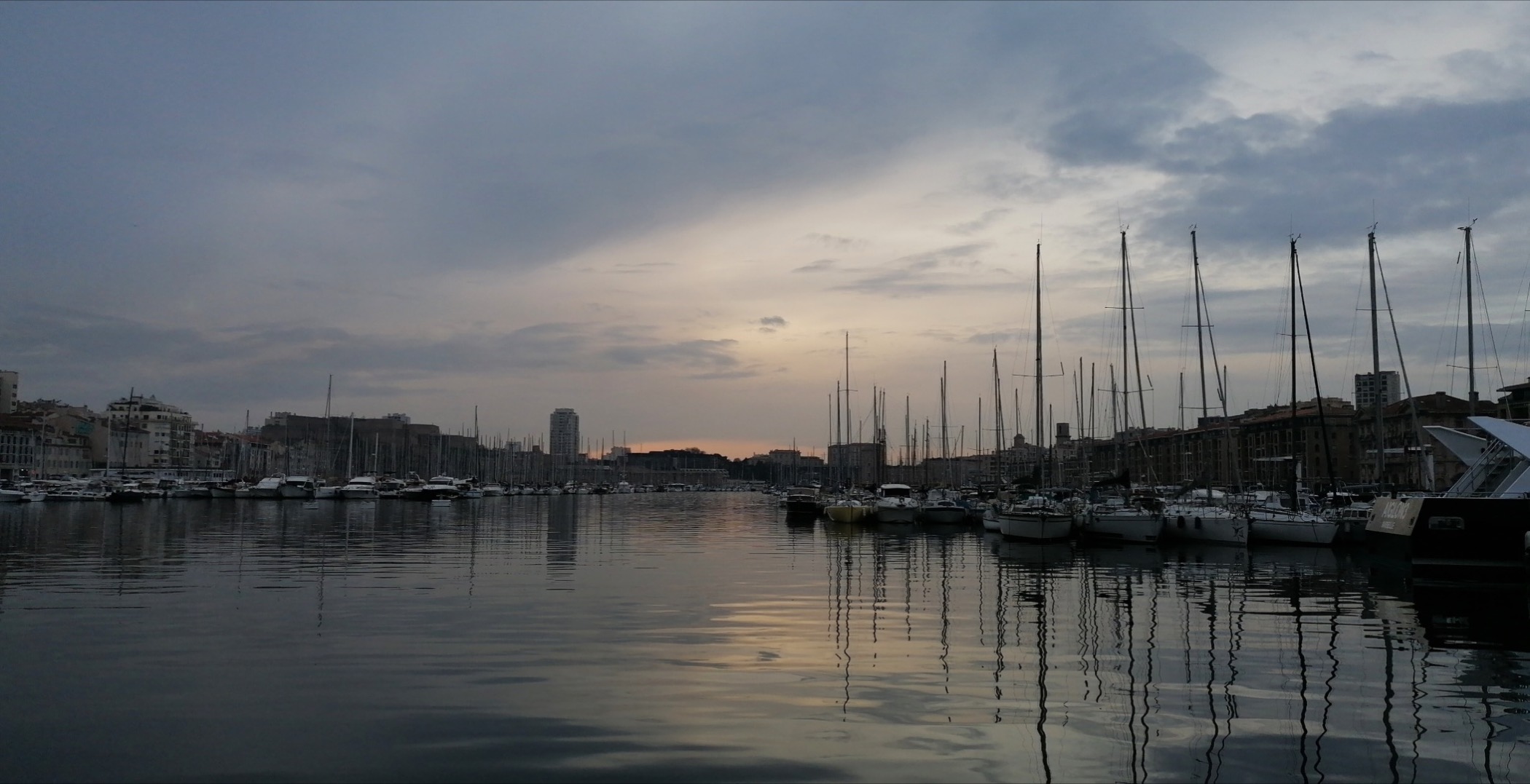 Coucher de soleil sur la Méditerranée à Marseille